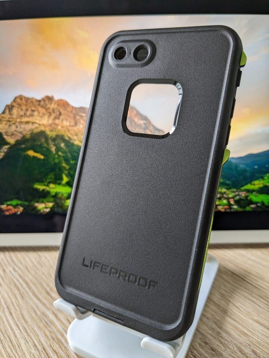 iPhone SE2/3防水・防塵・防雪・耐衝撃ケース 新品 LIFEPROOF