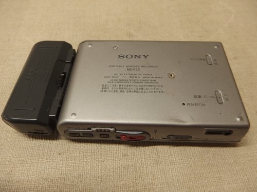 0340267a【SONY ソニー MD ウォークマン MZ-R30】ジャンク品/ミニディスク/通電未確認/実用性未確認/内蔵バッテリー欠品_画像7