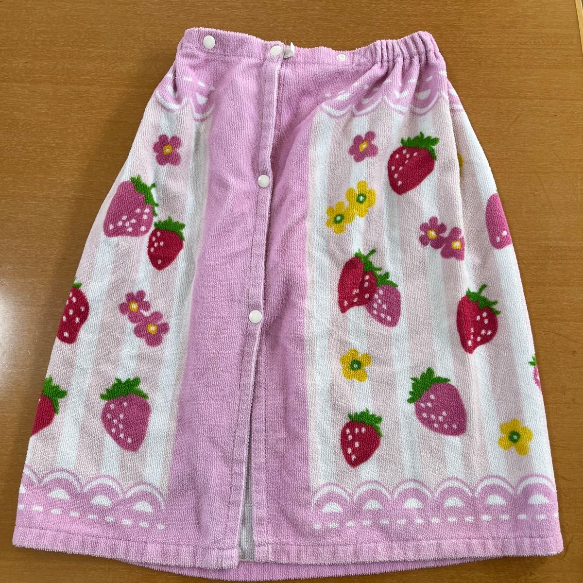 可愛いイチゴとお花柄　着替え用　プールタオル　女の子　60×115cm