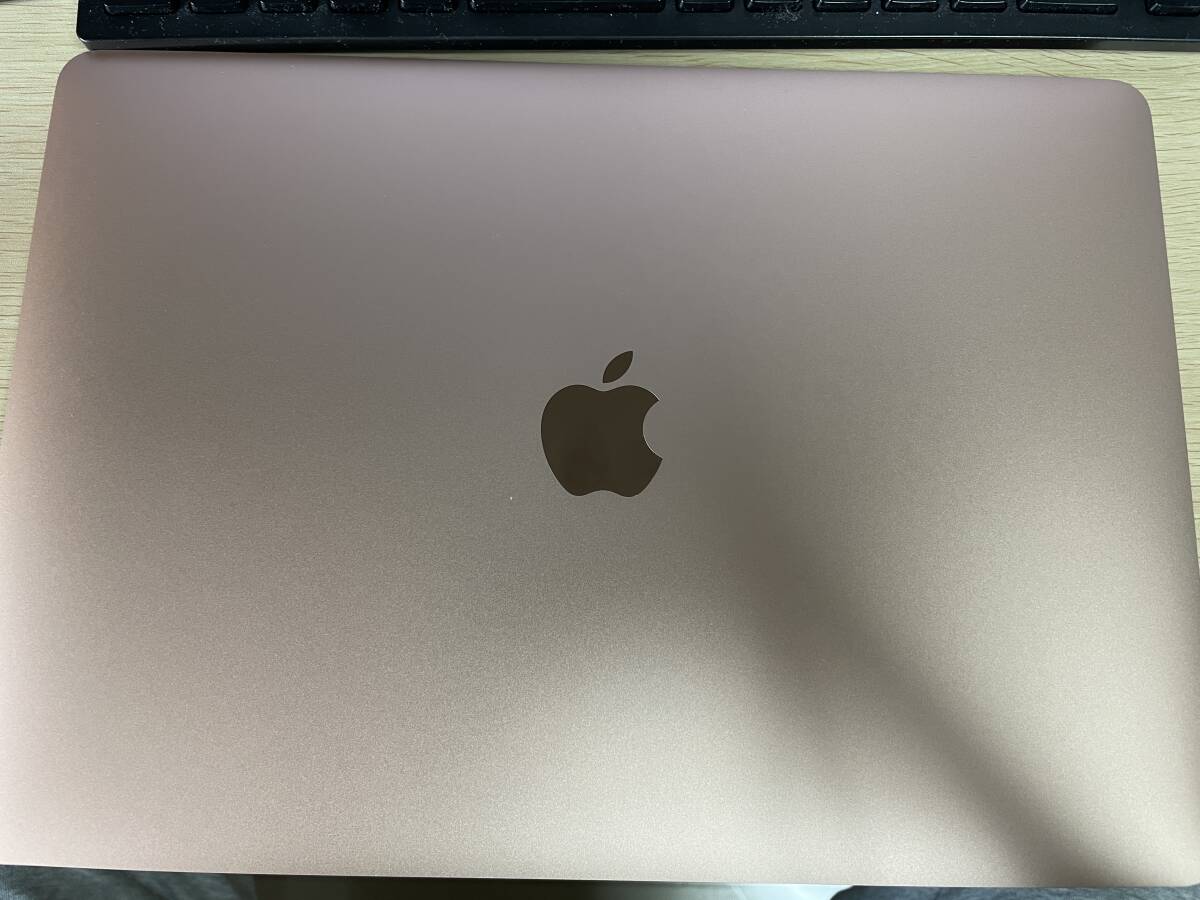 【美品】Apple（アップル）MacBook Air（13.3インチ)　Model:A1932 メモリ8GB/SSD128GB　MREE2J/A　Gold　ゴールド　おまけ付