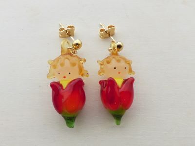 昭和レトロ ガラス細工 おやゆび姫 チューリップ ピアス ミニチュア 送料120円の画像1