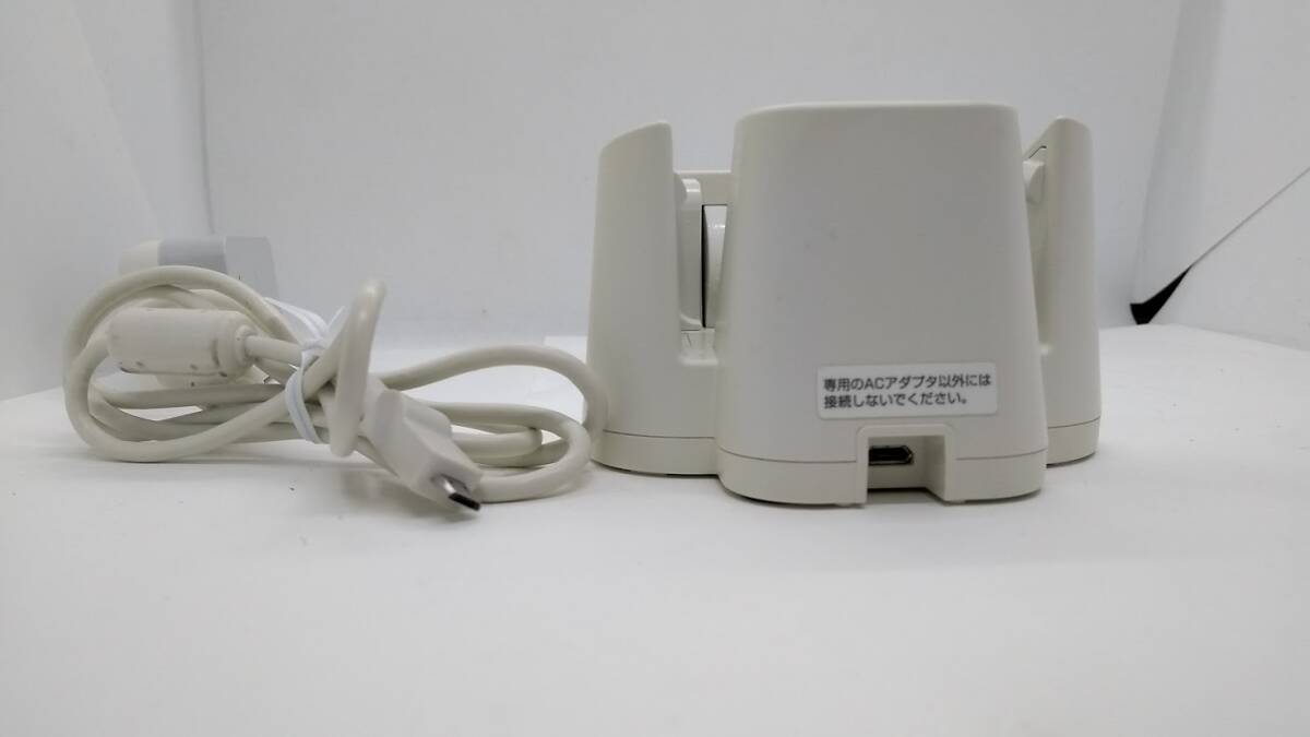 ●中古品　富士通製　NTTドコモ　卓上ホルダ　F45 とAC アダプタ　05　TYPE　-B