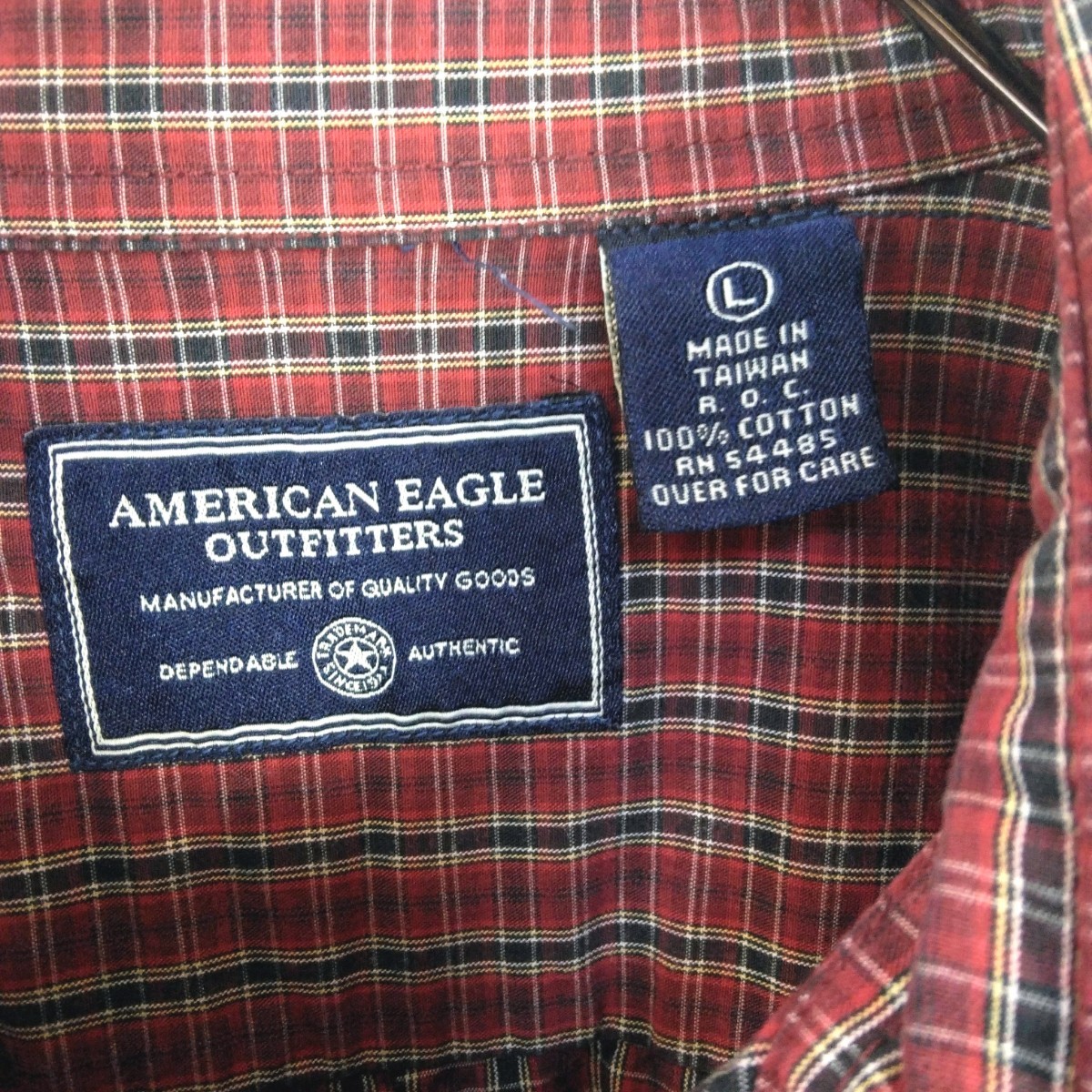 AMERICAN EAGLE アメリカンイーグル 長袖ボタンダウンシャツ 裾ロゴ レッド系 他 チェック メンズ Lサイズ_画像4