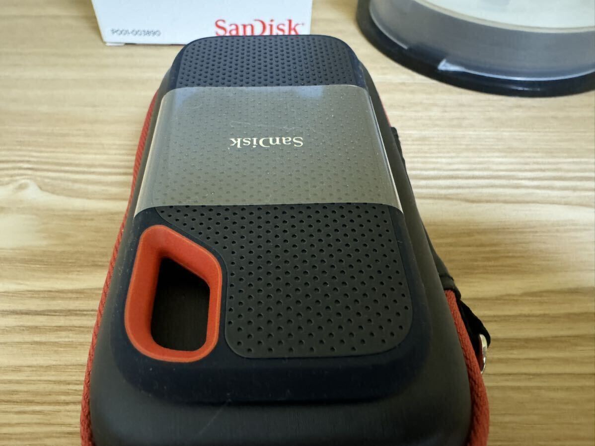 SanDisk エクストリームポータブルSSD 2TB USB3.2 Gen2 読出最大1050MB/秒 SDSSDE61-2T00-GH25 & ケース & BD-R DL 50GB 15枚 セット_画像4