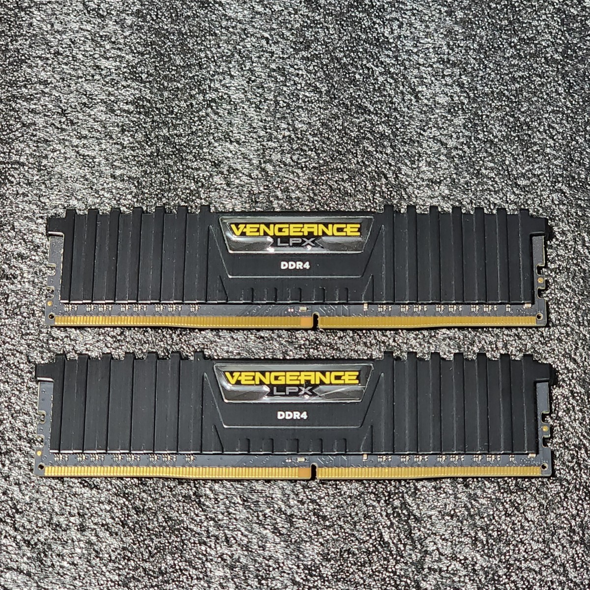 CORSAIR VENGEANCE LPX DDR4-2666MHz 16GB (8GB×2枚キット) CMK16GX4M2A2666C16 動作確認済み デスクトップ用 PCメモリ _画像1