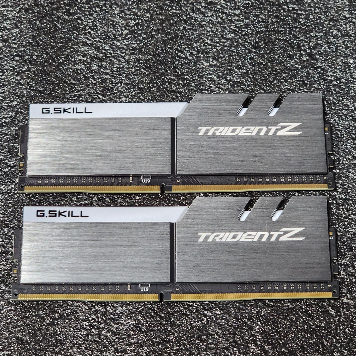 G.SKILL TRIDENTZ DDR4-3200MHz 16GB (8GB×2枚キット) F4-3200C16D-16GTZSW 動作確認済み デスクトップ用 PCメモリ の画像3