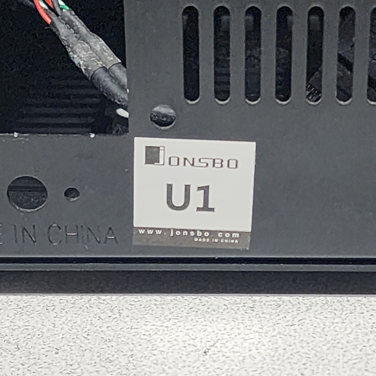 【送料無料】JONSBO U1 Black 小型PCケース(Mini-ITX) SFX電源ユニット対応 アルミニウム製の画像4