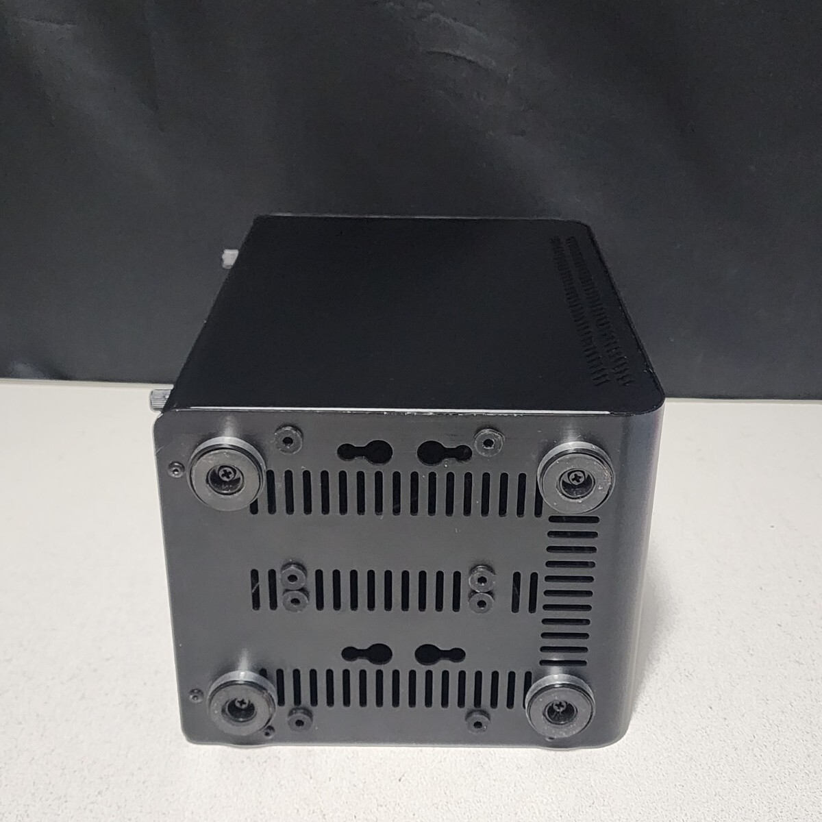 【送料無料】JONSBO U1 Black 小型PCケース(Mini-ITX) SFX電源ユニット対応 アルミニウム製の画像6