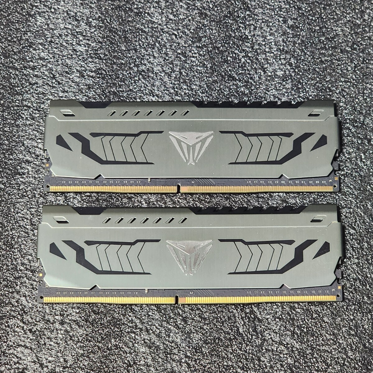 PATRIOT VIPER STEEL DDR4-4400MHz 16GB (8GB×2枚キット) PVS416G440C9K 動作確認済み デスクトップ用 PCメモリ (1)の画像3