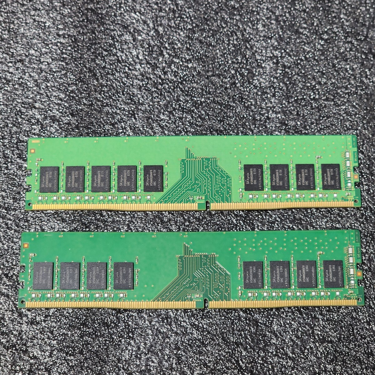 SK HYNIX DDR4-2400MHz 16GB (8GB×2枚キット) HMA81GU6AFR8N-UH 動作確認済み デスクトップ用 PCメモリ (2)_画像3
