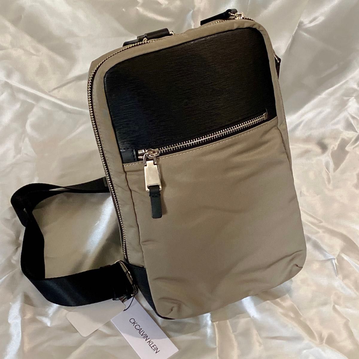 【新品 送料無料】Calvin Klein CKカルバンクライン【テンプル】ショルダーバッグ 定価¥27500