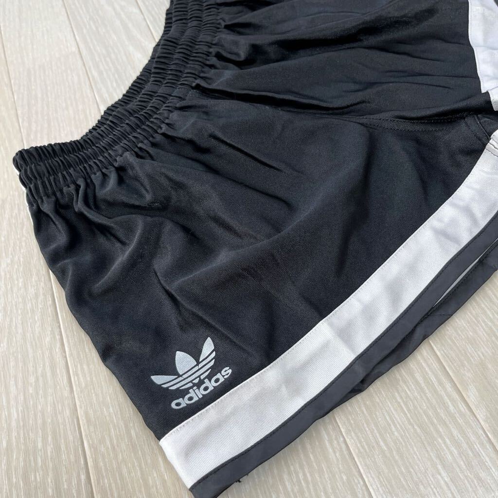 美品　adidas アディダス　DESCENTE デサント　ショートパンツ ランパン 陸上 ゲームパンツ　スポーツウェア　ブラック　ホワイト　Mサイズ_画像2