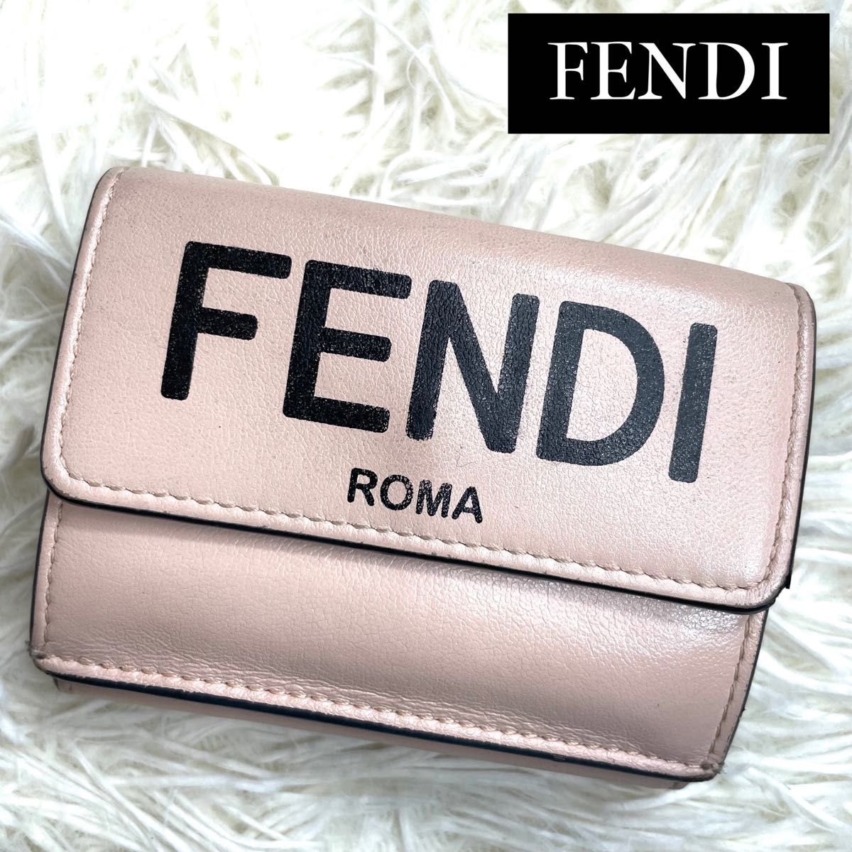 希少品 / FENDI フェンディ ビッグロゴマイクロトリフォールドウォレット 三つ折り財布 ミニ財布 レザー ピンクベージュ