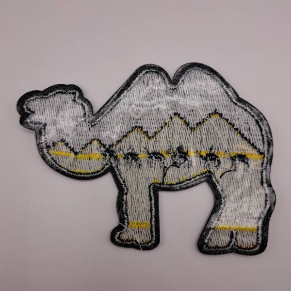 ラクダ　動物　自然　パッチ　アイロンワッペン　ハンドメイド素材　　刺繍　アップリケ　裁縫　アウトドア_画像3