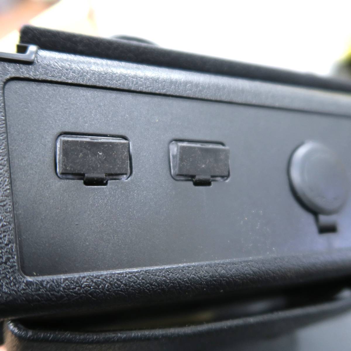 80ノア ヴォクシー80系 エスクァイア 前期専用 シガライター 増設電源パネル USBポート 樹脂パーツ 未使用 匿名配送 宅配送料無料 売切り_画像5