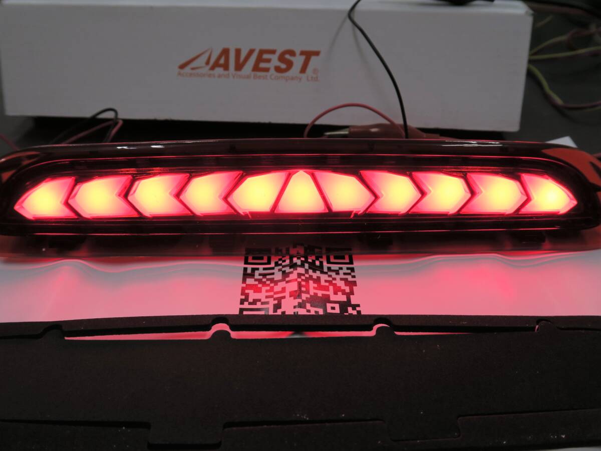 ハイエース200系 1-3型前期用 ＬＥＤハイマウント ストップランプ レッド ジャンク扱い AVEST アベスト 匿名配送 宅配送料無料 売切り 黄F_ブレーキ配線に12V直接当てた点灯状態