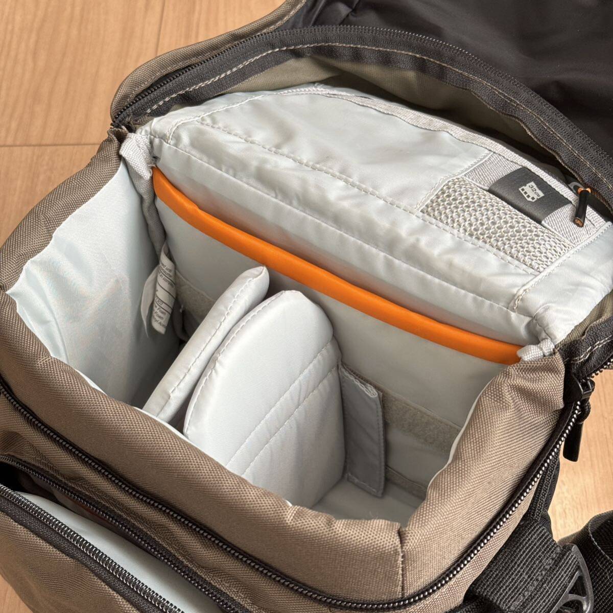 Lowepro カメラバッグ ショルダーバッグ 防水カバー付き ほぼ未使用_画像3