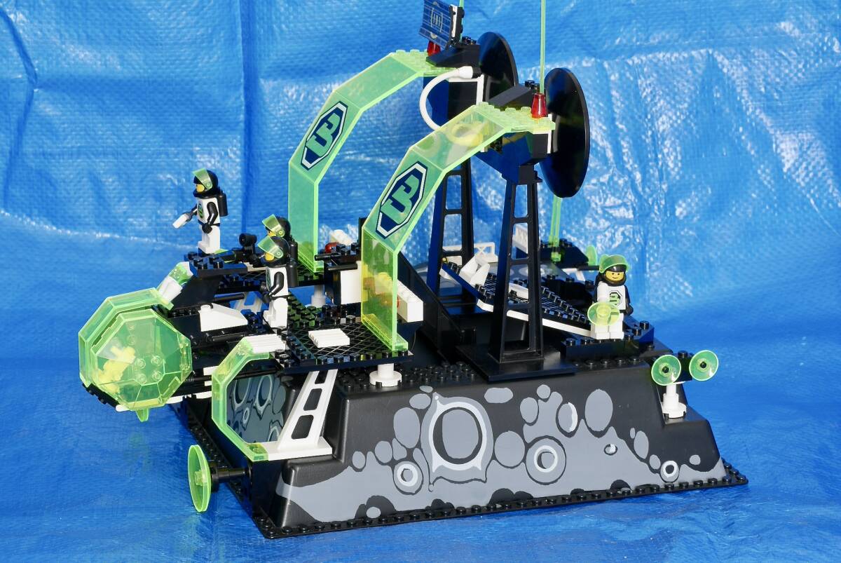 ☆オールドレゴ LEGO 宇宙シリーズ 究極の品揃えブラックトロン レーダー基地と乗り物３種セット＋追加ランディングパッド_画像4