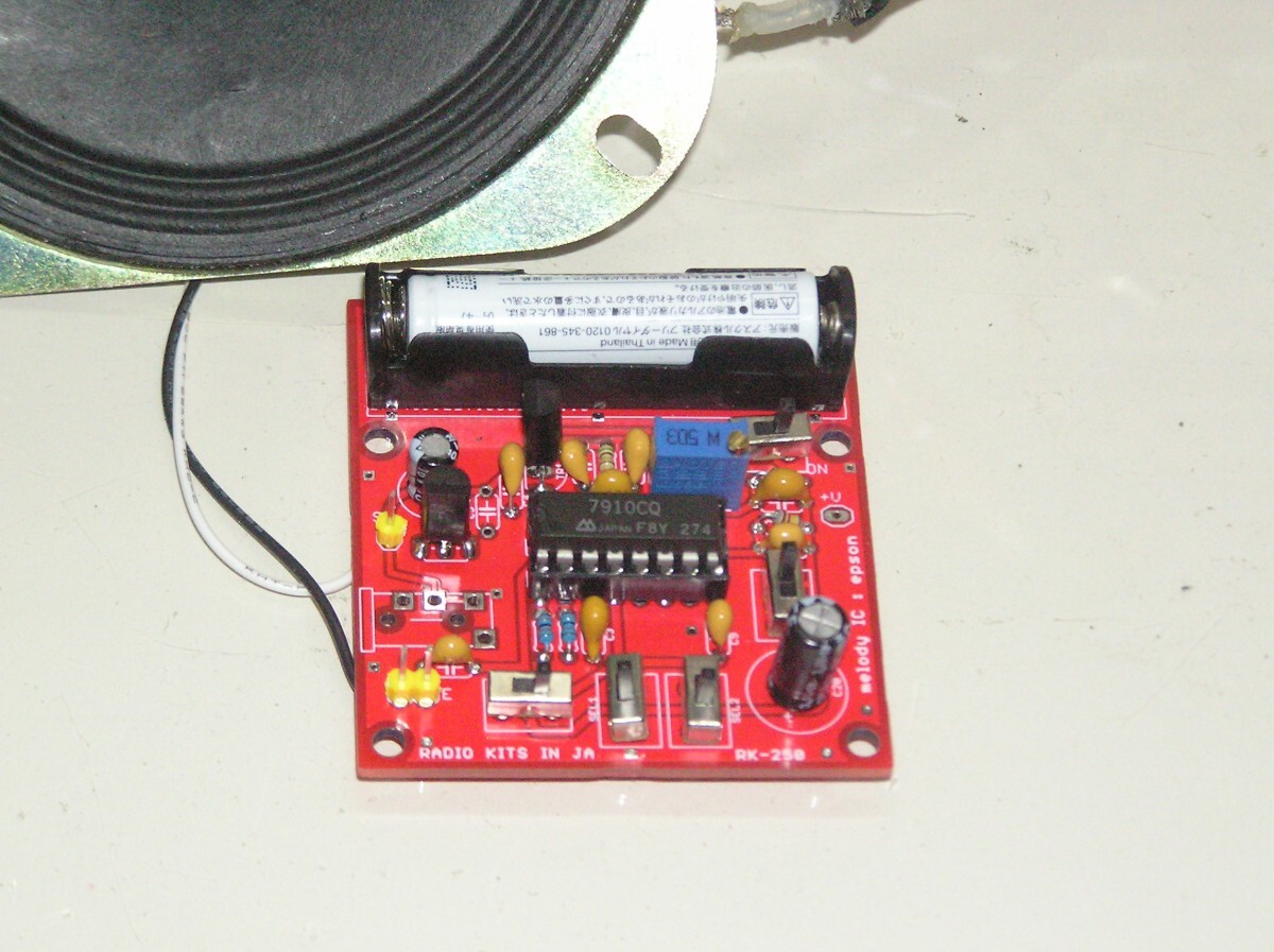 メロディIC　SVM7910CQ　基板キット。「単4の1本で鳴る」メロディICキット。初級向け　　　RK-250kit。_画像3