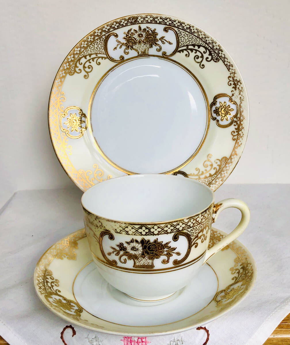 1920 period Old Noritake maru ki seal peak up gold paint Gold basket ob flower pattern cup and saucer Trio C