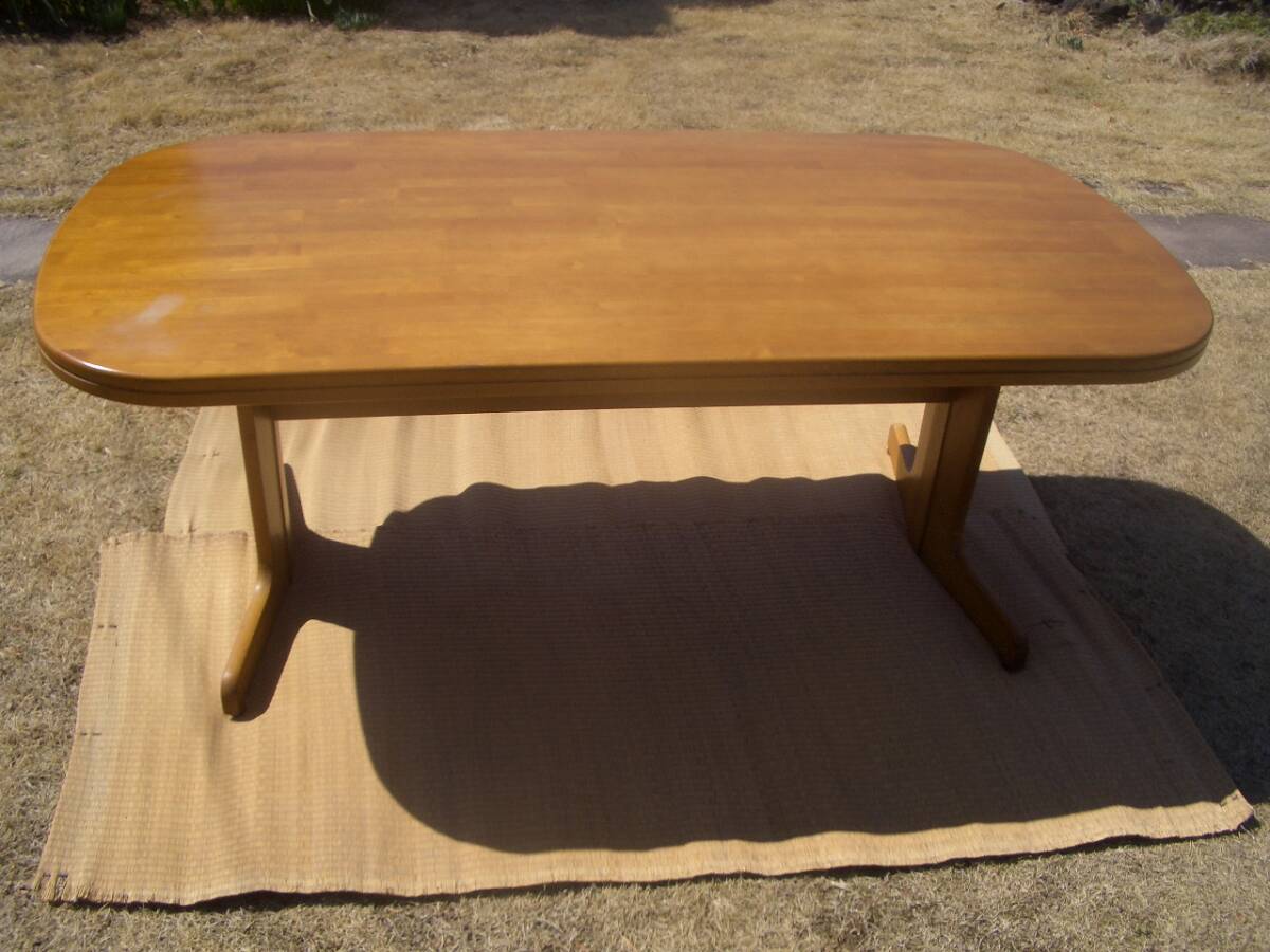 大きくガッシリした作りのダイニングテーブル 幅185×奥行き95×高さ69cmの画像3