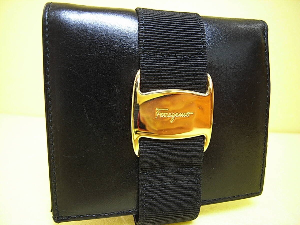 ★★ 大人気です！★★【 Salvatore Ferragamo 】フェラガモ 本革 ヴァラ コンパクト 財布 黒 ★★Ferragamo★★_画像4