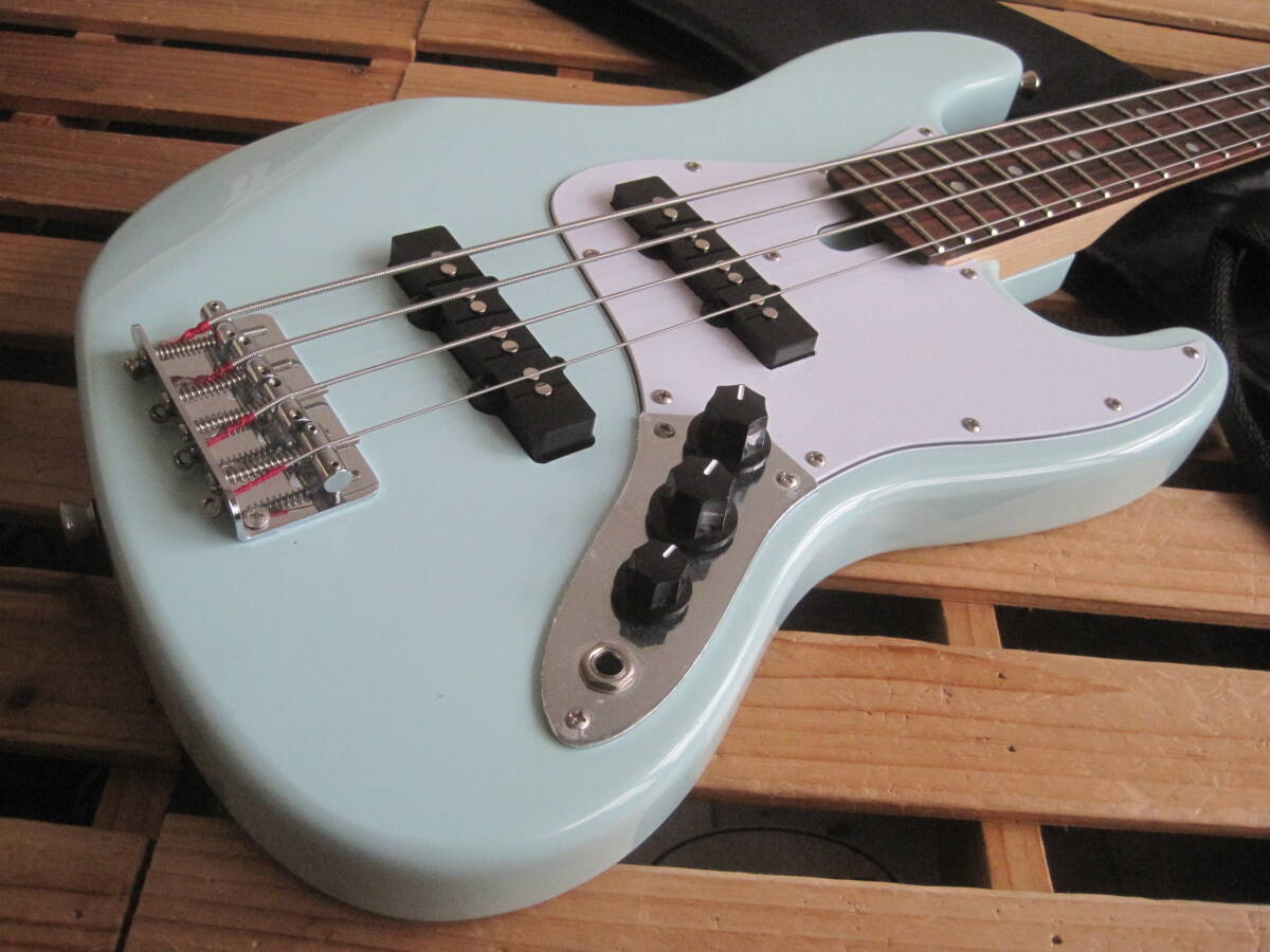 Compact Bass(コンパクトベース)CJB-60s ソニックブルー★ショートスケール スモールサイズミニエレキベース 中古美品 女性 子供用にも最適_画像2