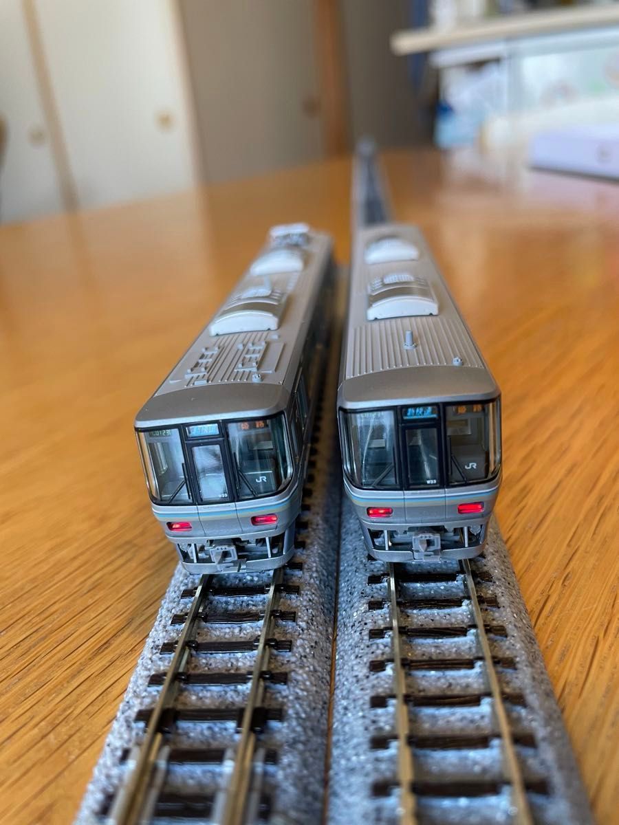 223系2000番台( 2次車)「新快速」8両セット KATO Nゲージ10 223系2000番台( 2次車)「新快速」8両セット KATO Nゲージ10