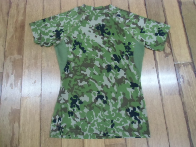 E-8 ミリタリー サバゲー コンバット トレーニングシャツ 自衛隊 迷彩 カモフラ アンダー Tシャツ Mサイズ 送料198円_画像5