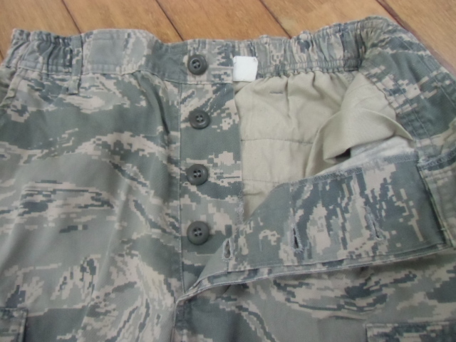 28-I ミリタリー サバゲー コンバット 米軍放出品 実物 迷彩服 作業服 AIR FORCE カーゴパンツ パンツ ズボン カモフラ 32R W約78〜㎝_画像5