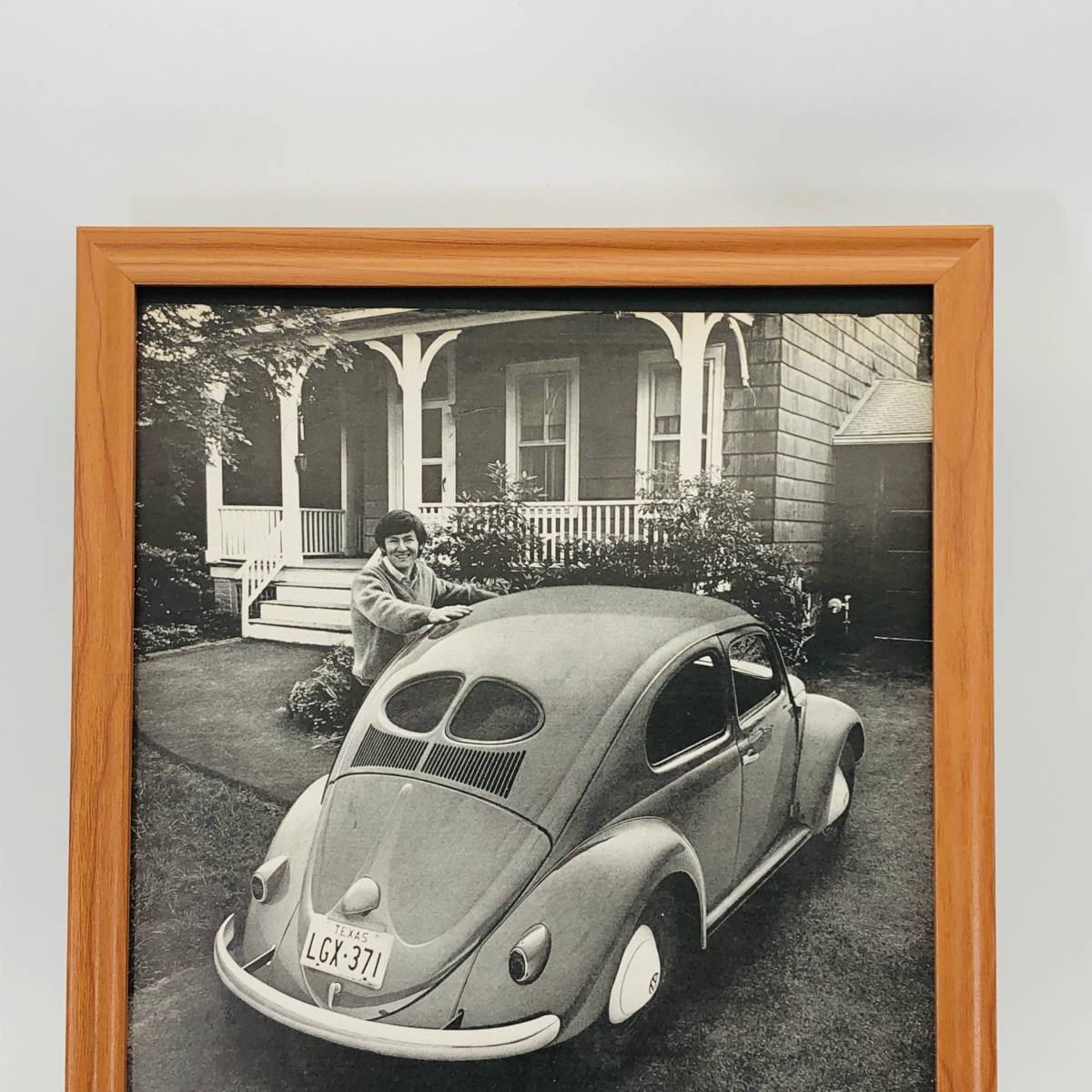 『 VW フォルクスワーゲン 』ビンテージ 広告　60年代　フレーム 付 ポスター 当時物 額付 LIFE 雑誌 アンティーク オリジナル_画像3