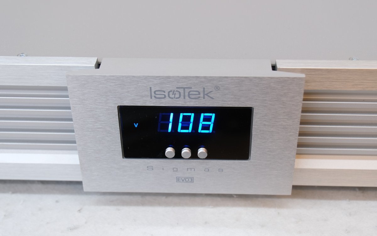 ◆『IsoTek EVO3 Sigmas + EV03 PREMIER 電源ケーブル』アイソテックパワーコンディショナー定価544,500（税込）◆店頭展示品2年保証付き！_画像2