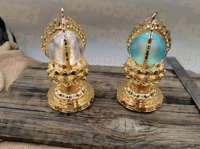 釈迦如来の宝珠です 銅メッキ 瑠璃を携帯する 法具古美術品