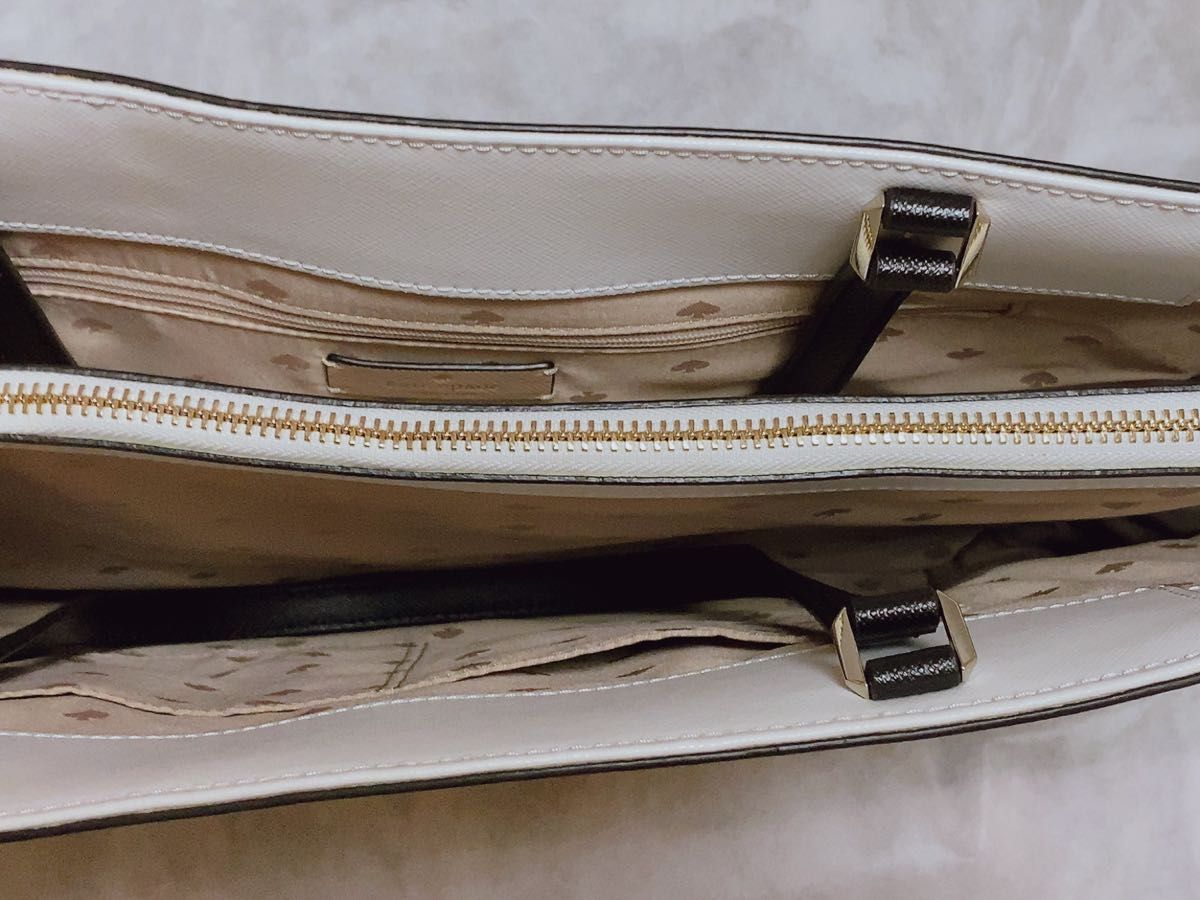 新品未使用 kate spade ケイトスペード A4収納可能 トートバッグ 新品未使用 kate spade ケイトスペード A4収納可能 トートバッグ