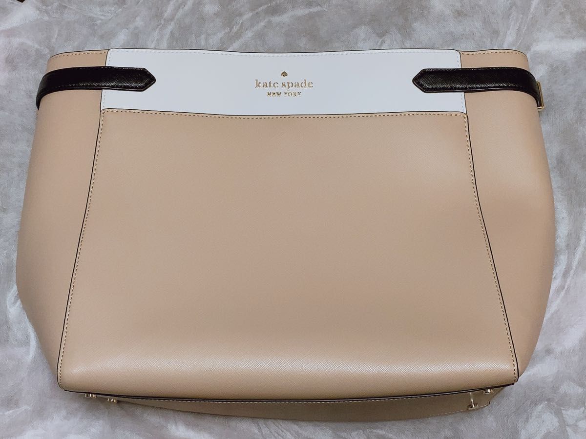 新品未使用 kate spade ケイトスペード A4収納可能 トートバッグ 新品未使用 kate spade ケイトスペード A4収納可能 トートバッグ
