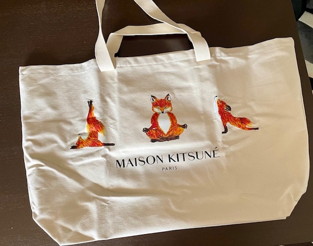 未使用　MAISON KITSUNE メゾンキツネ 3 YOGA FOXES トートバッグ XXL　送料込_現品（未使用で保管の為、畳シワあり）