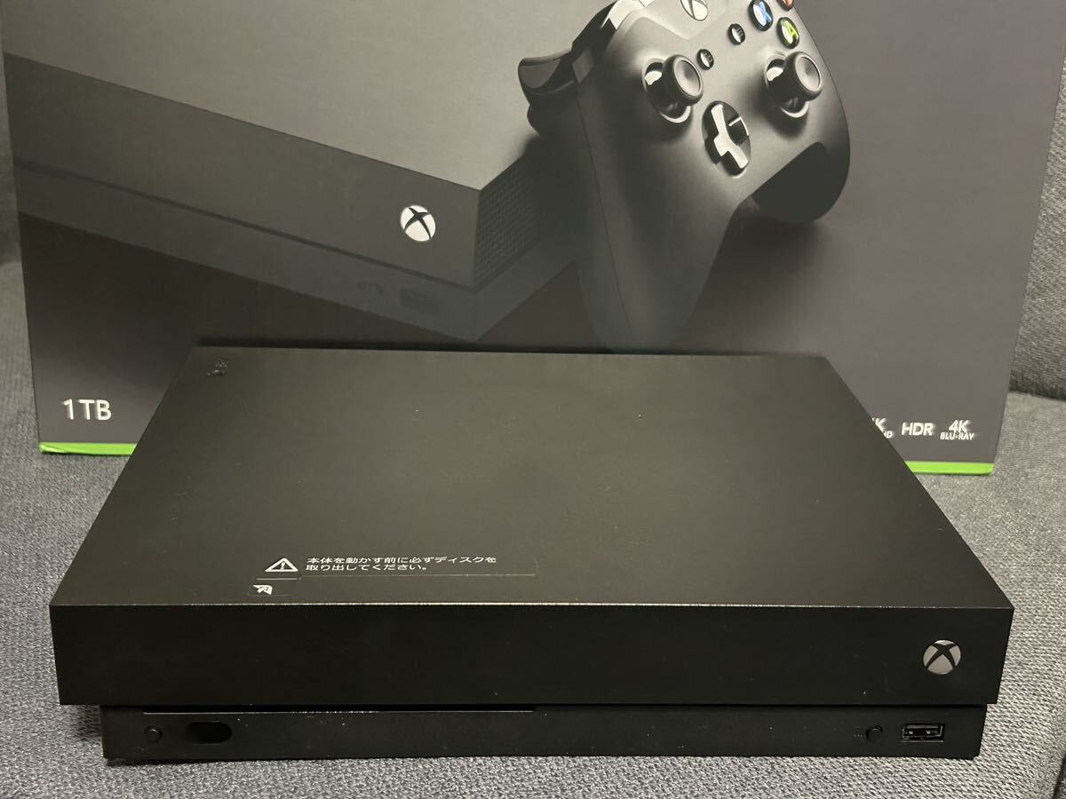 程度良好 Microsoft X BOX ONE X 1TB 本体　コントローラー2個/オーディオアダプター付_画像1