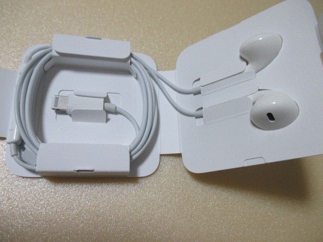 Apple純正 iPhone付属イヤホン EarPods with Lightning Connector