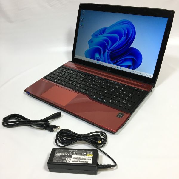 ★綺麗なレッド！ブルーレイOK！★FUJITSU 富士通 LIFEBOOK AH45/M Core i3-4005U/メモリ8GB/SSD256GB/Office/HDMI/BD/Bluetooth/USB3.0_画像1