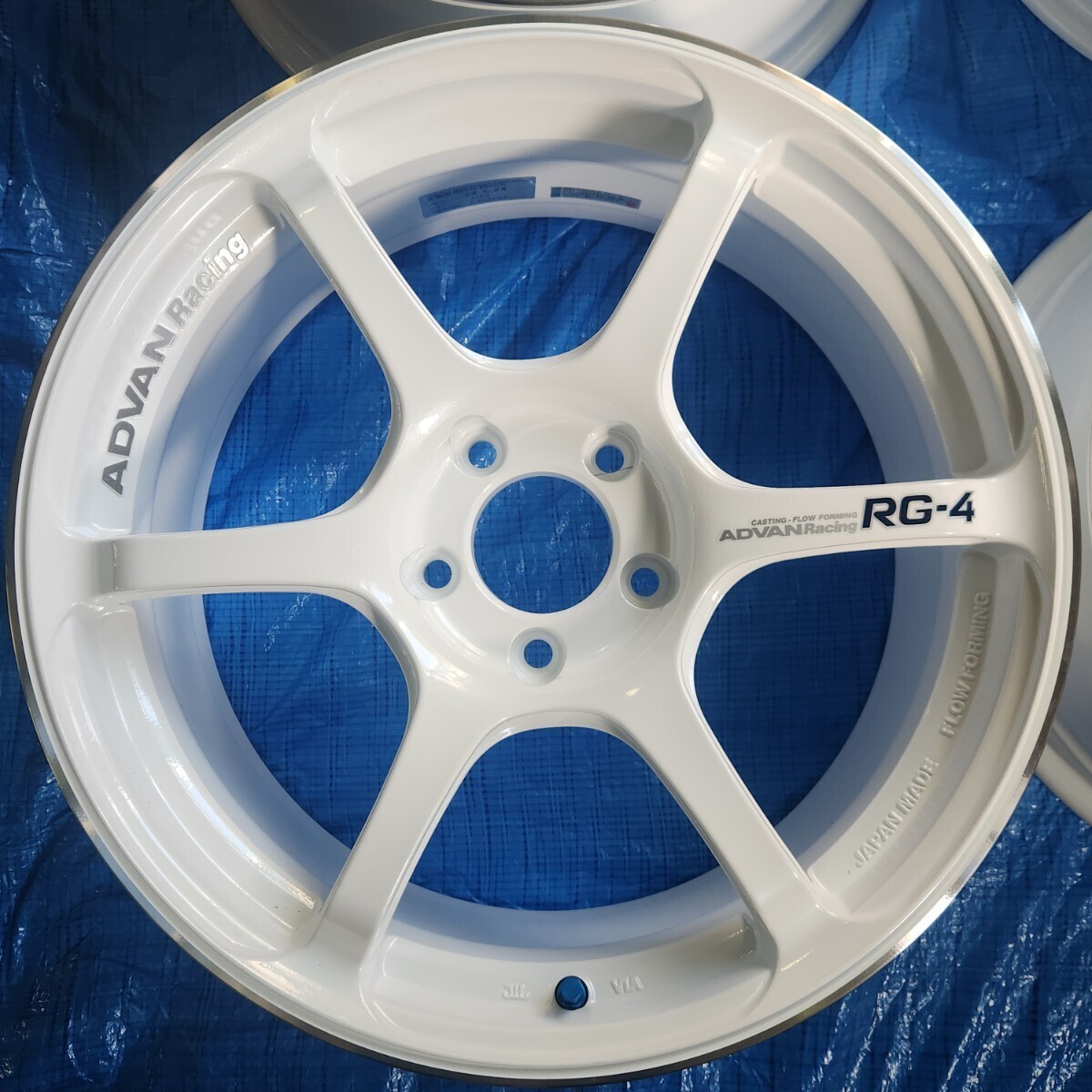 ADVAN RACING RG-4 18x8.0J 5/114.3 +44 レーシングホワイトメタリック&リング(WMR) 4本セットの画像2