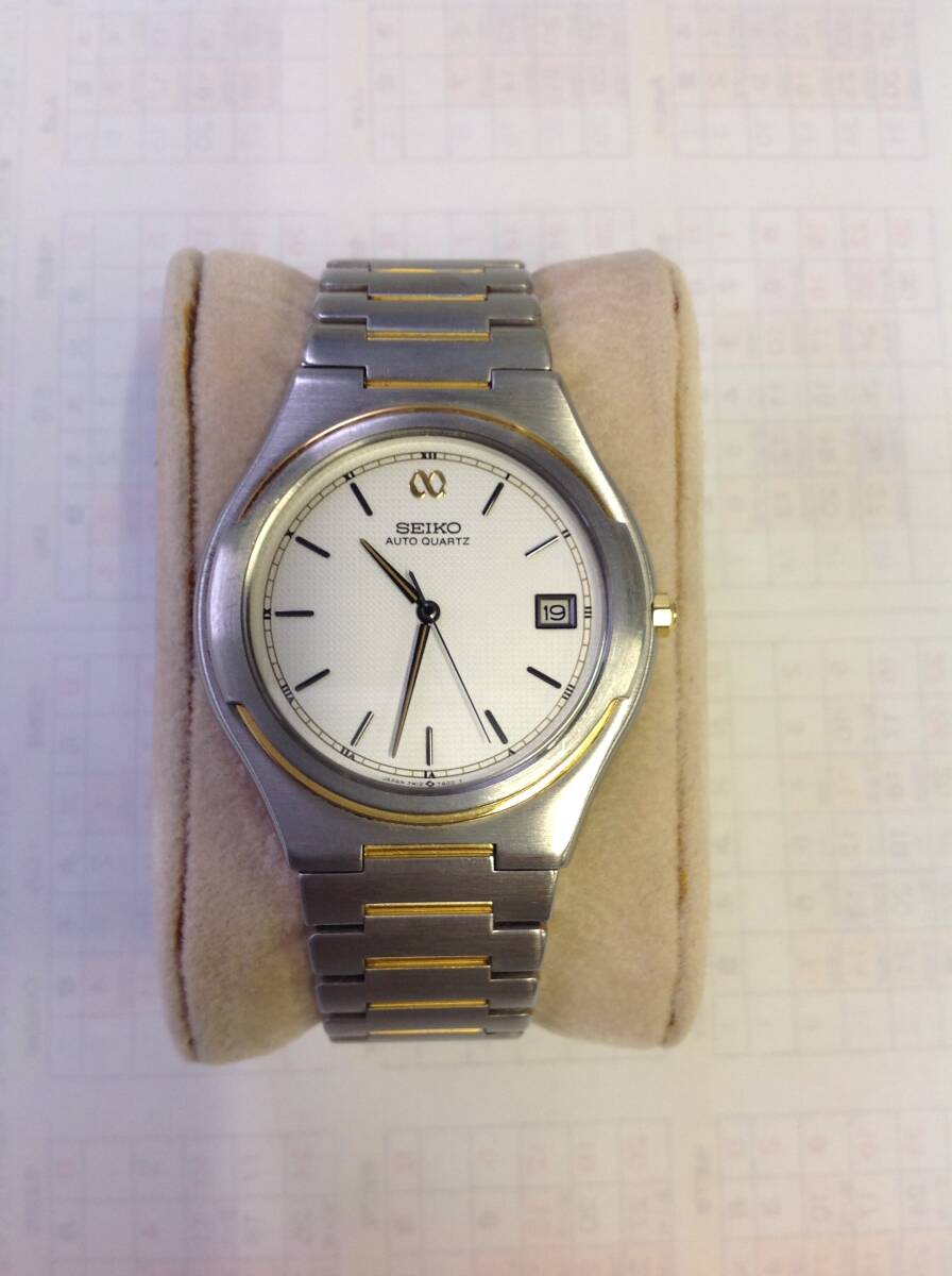 セイコー SEIKO AUTO QUARTZ 3針 デイト 純正ベルト 7M12-7A00 男性用 メンズ 腕時計 の画像1
