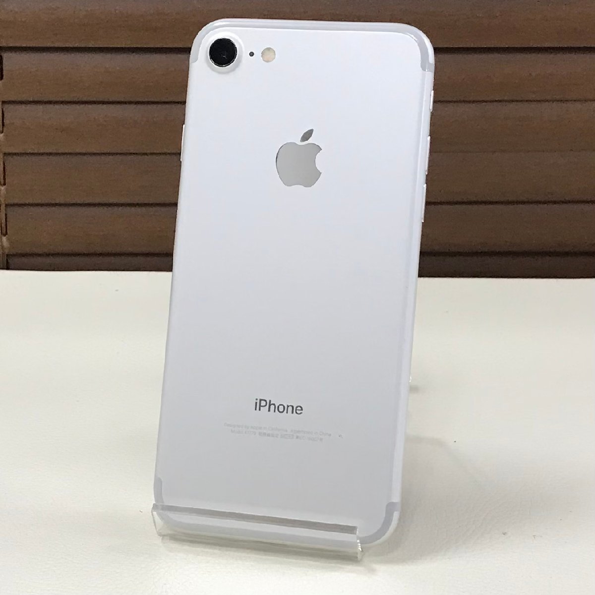 ☆ジャンク/割れ/中古品☆ SoftBank iPhone 7 32GB A1779 アクティベーションロック 〇判定_画像2