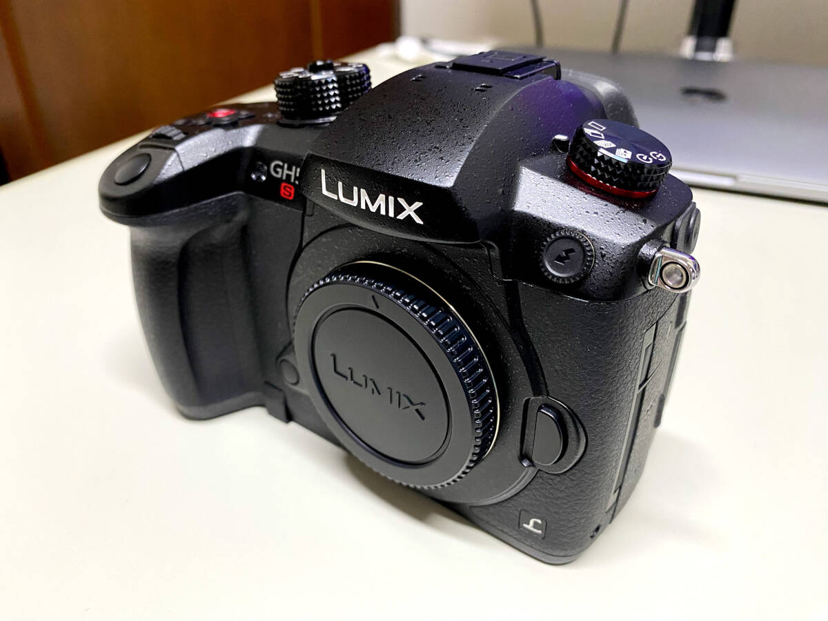 LUMIX DC-GH5S パナソニック ルミックス デジタルミラーレス一眼カメラ ボディ 美品 別売り付属品付き_画像2