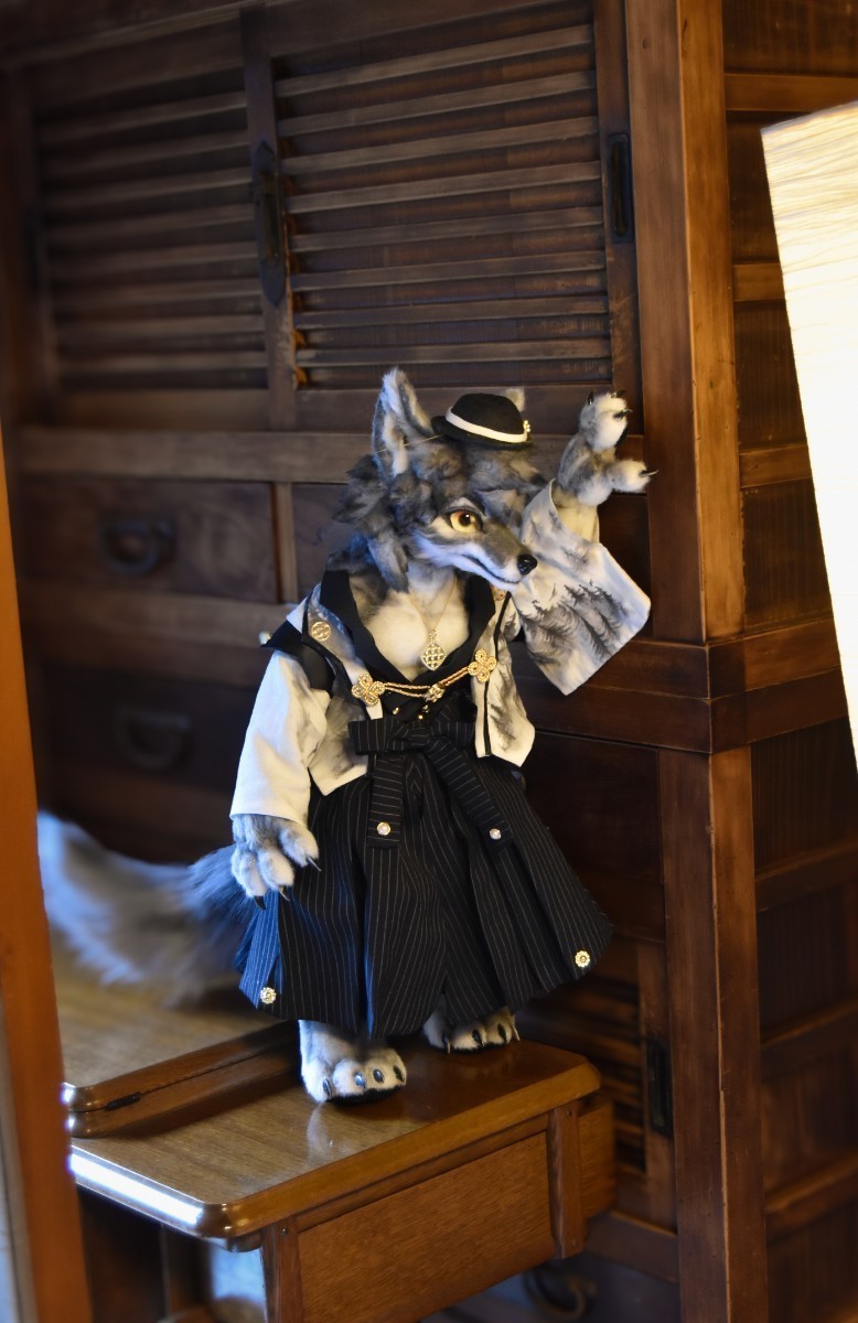 千早振るChiwayafuru. アートドール 灰色のオオカミ獣人 ハンドメイド ケモノ ぬいぐるみ 人形の画像2