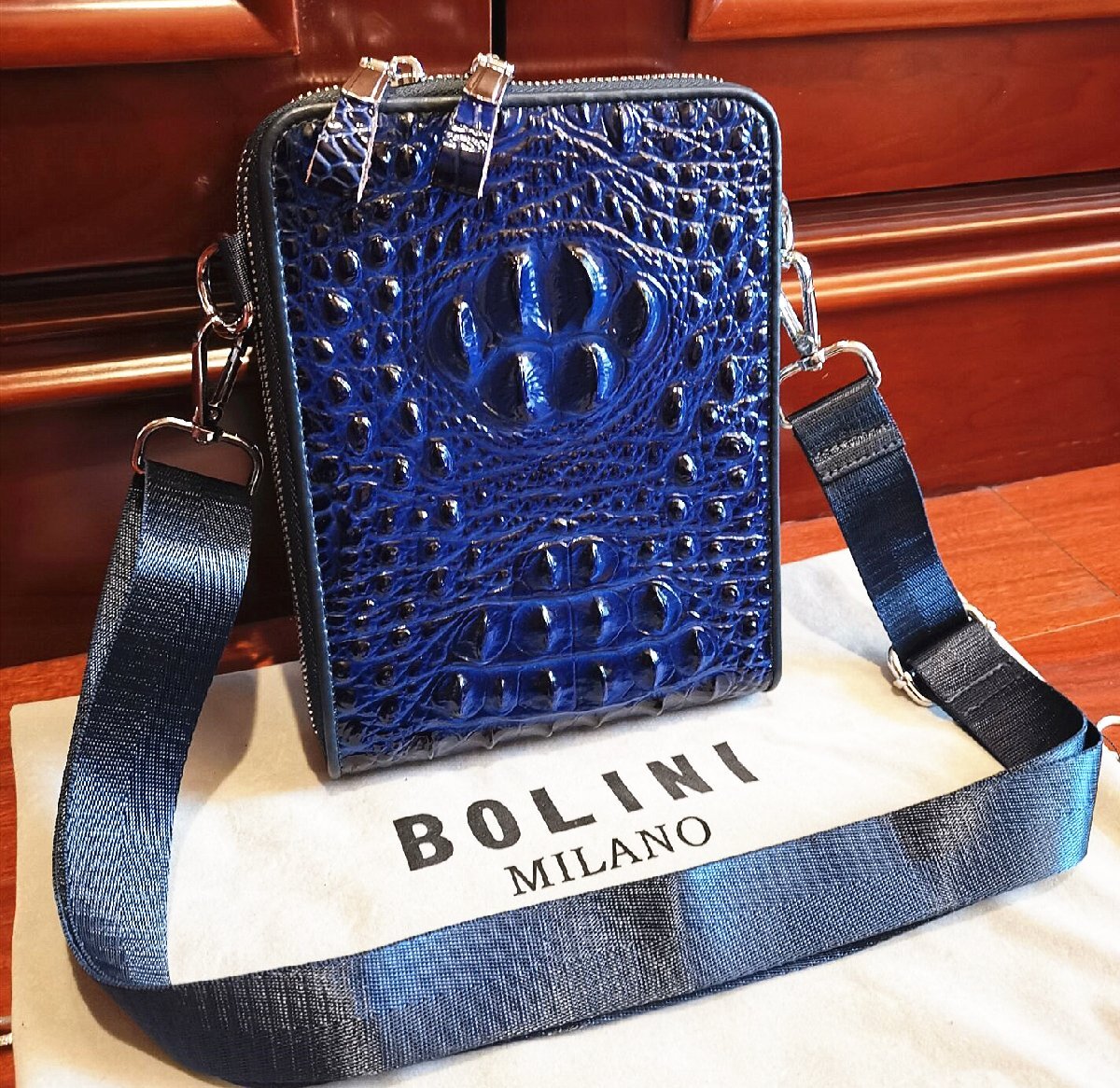 逸品*16万◆イタリア・ミラノ発*BOLINI/ボリニ・最上級牛革・クロコダイル*ショルダーバッグ/リュックサック・紺_画像3