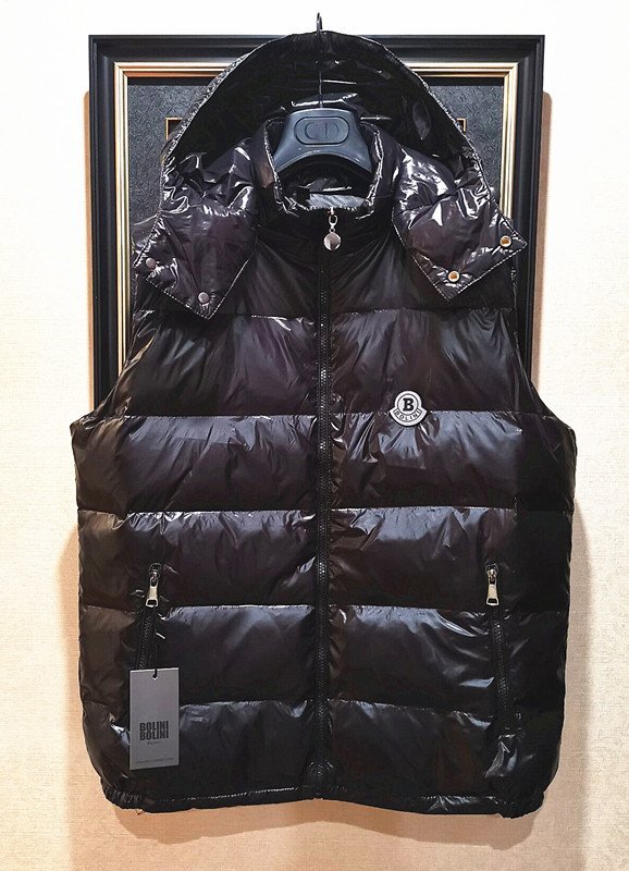  top class 8 ten thousand *EU made * Italy * milano departure *BOLINI* premium line *designer* protection against cold * with a hood .* down vest * Italy 50/XL size * black 