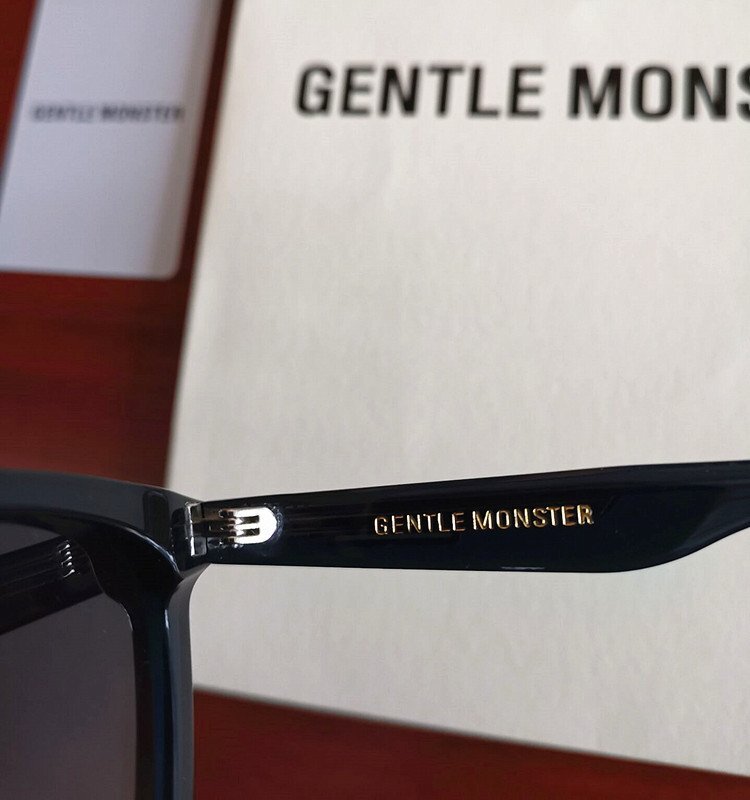  new goods unused * popular model *GENTLE MONSTER*jentoru Monstar HEIZER. slope wide .BTS favorite * sunglasses * blue 