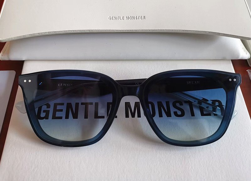  new goods unused * popular model *GENTLE MONSTER*jentoru Monstar HEIZER. slope wide .BTS favorite * sunglasses * blue 