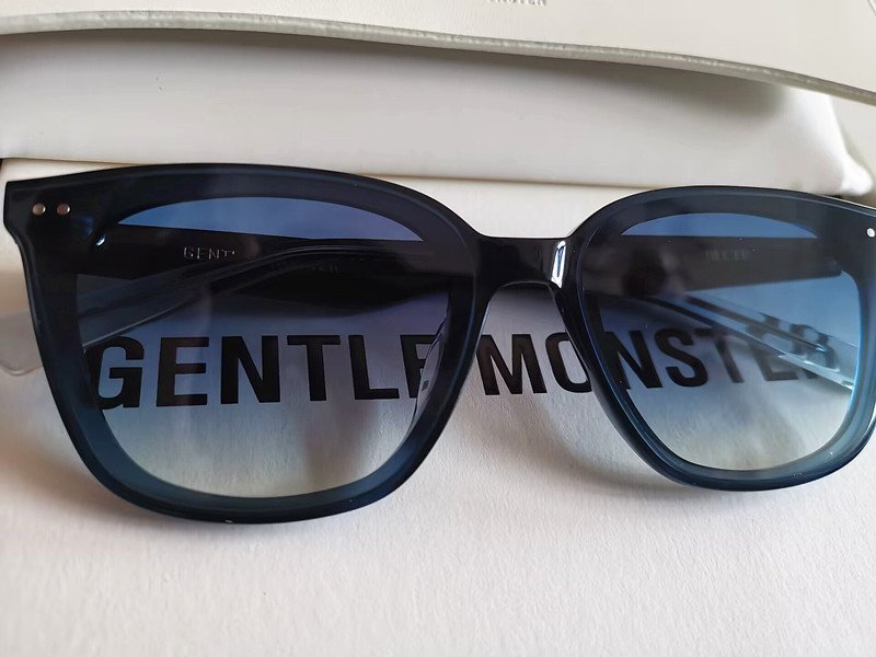  new goods unused * popular model *GENTLE MONSTER*jentoru Monstar HEIZER. slope wide .BTS favorite * sunglasses * blue 