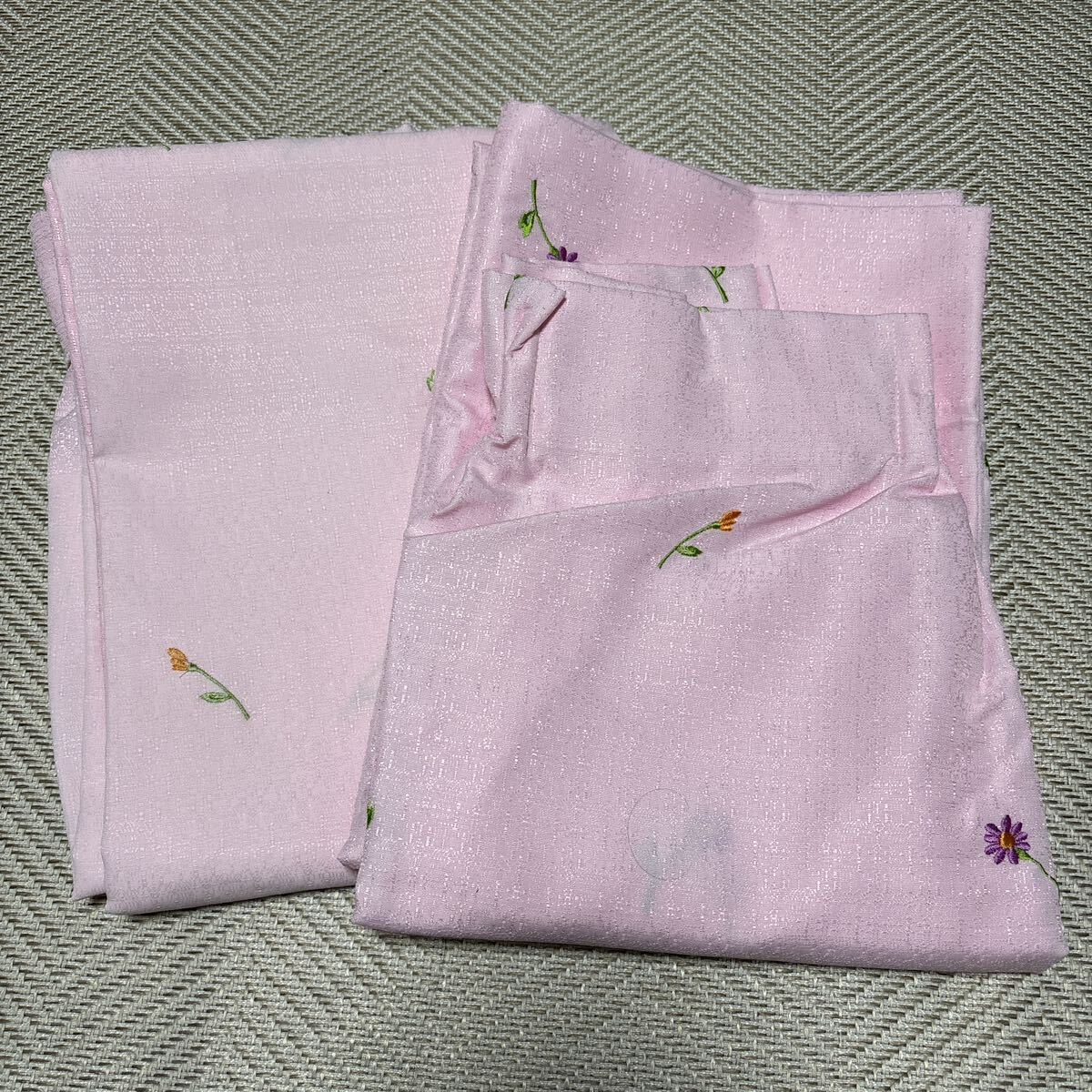 新品、未使用)小花柄刺繍が可愛い明るいピンク色のカーテン2枚セット(幅108cm、丈139cm)_画像1